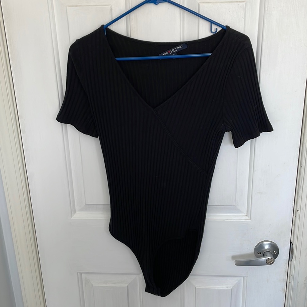 Short sleeve black women’s body suit size large